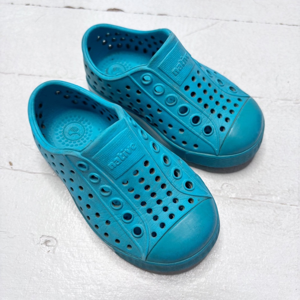 Native Jefferson Slip On Water Shoes Size 5 (baby)